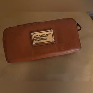 MARC BY MARC JACOBS WALLET tan with goldtone hardware